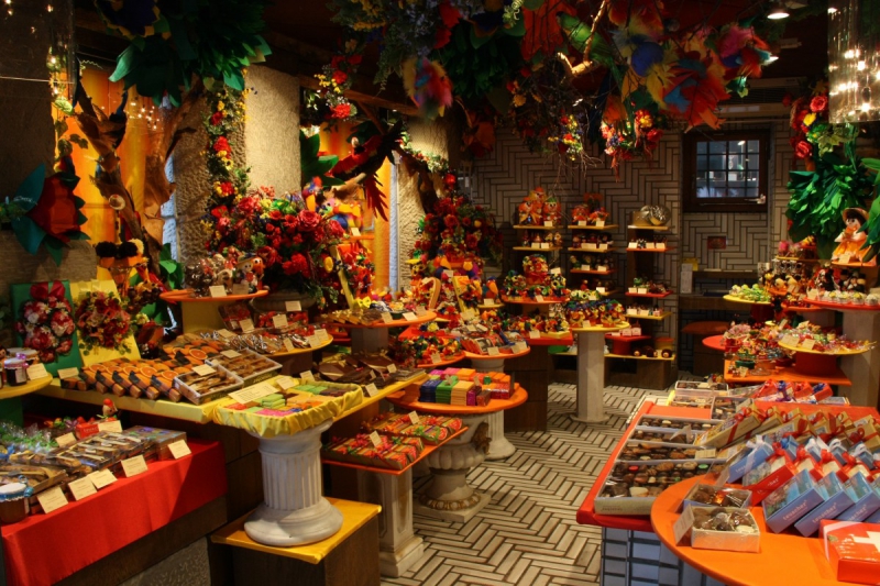 ecommerce-LA TOUR-min_candy_store_chocolate_shop_chocolate_switzerland-393515