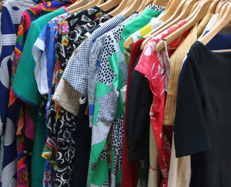 ecommerce-LA TOUR-min_dresses_apparel_clothing_clothes_clothes_hangers_wooden_hangers_retail_shop_closet-1149845